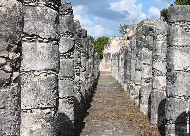 Foto de ruinas que muestra los rituales mayas