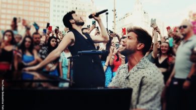 Sebastián Yatra y Pablo Alborán cantan juntos 'Contigo'