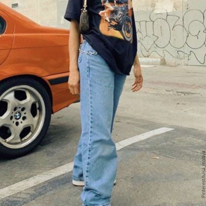 Foto de mujer con jean oversize