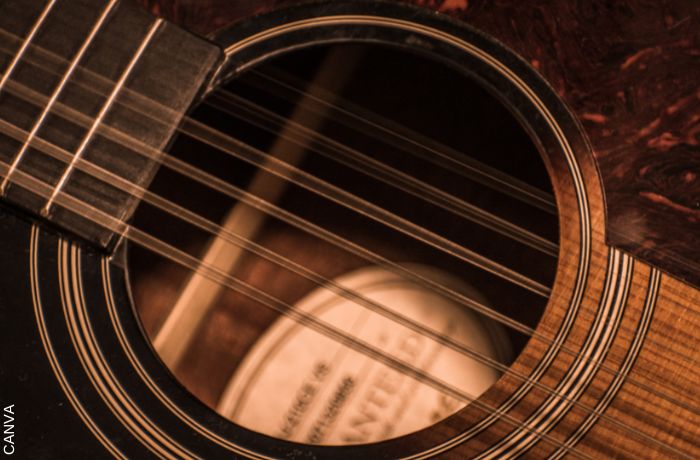 Foto de las cuerdas de una guitarra