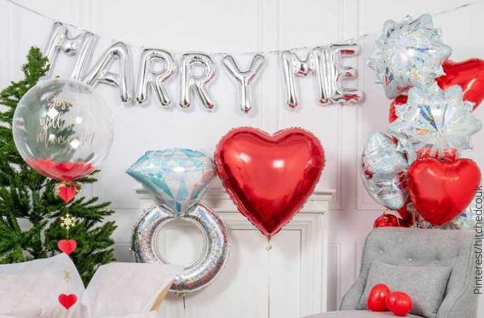 Foto de propuesta de matrimonio con globos