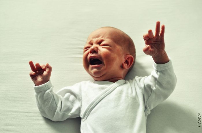Foto de un bebé llorando