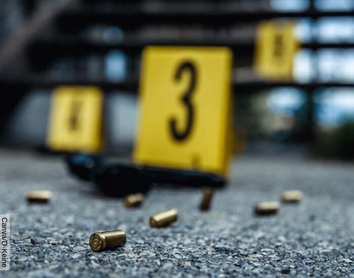 Foto de las evidencias de bala de una escena del crimen