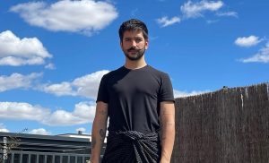 Camilo le cumplió una promesa a pequeña fan en España