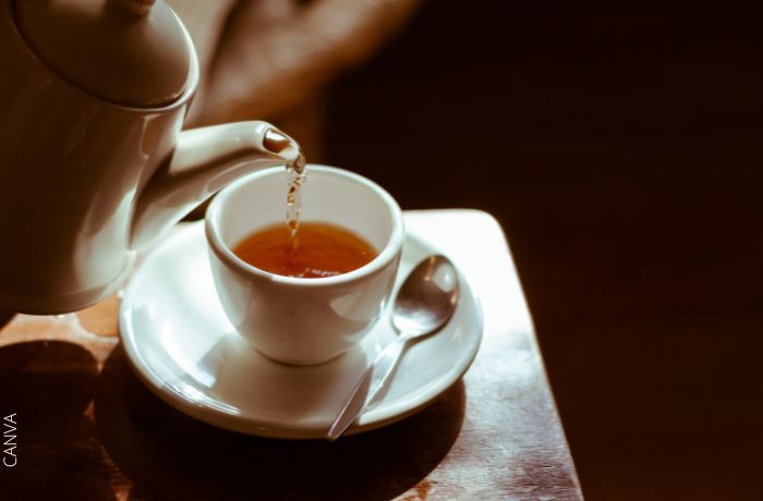 Foto de un pocillo con té
