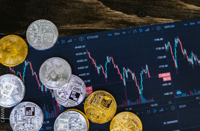 Ilustación de varios bitcoins y una grafica