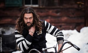 El tremendo caldo de ojo que dio Jason Momoa en taparrabos