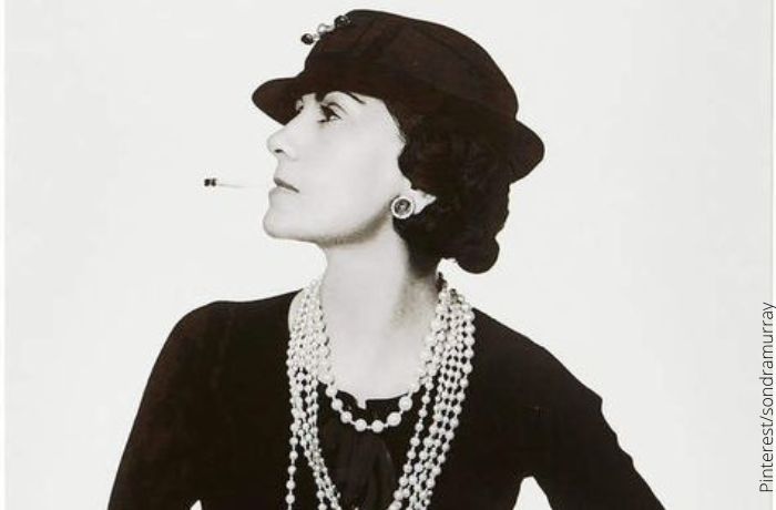 Foto a blanco y negro de Coco Chanel