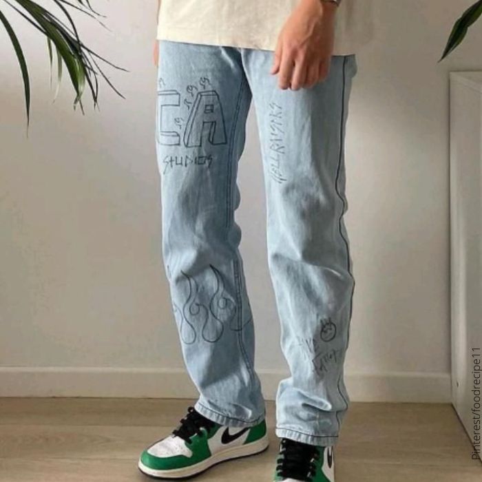 Foto de un hombre con pantalón jean ancho