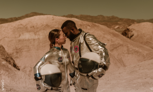 Supuesto astronauta le pidió una millonada a su novia para "regresar a la Tierra"