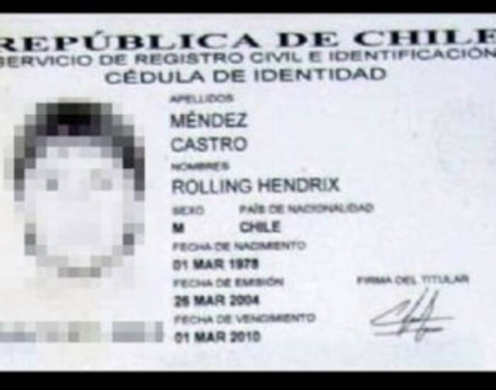 Foto de una cédula de Chile con el nombre Rolling Hendrix