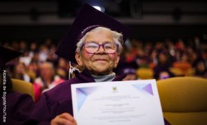 Abuelita de 84 años se graduó del SENA; su logro enterneció las redes