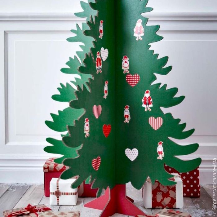 Foto de árbol de Navidad hecho con cartón