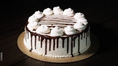 Cómo decorar un pastel de cumpleaños para hombre
