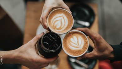 Cuánta cafeína tiene una taza de café y cuánto debes tomar