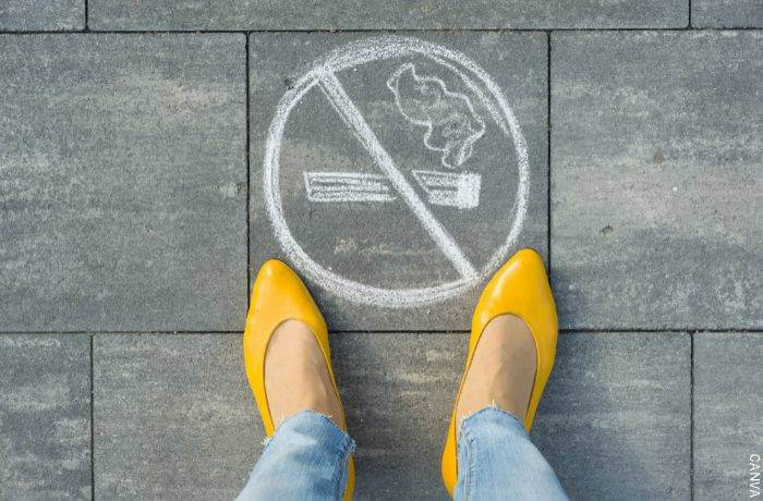 Foto de símbolo de prohibido fumar