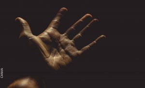 Qué significa que te pique la mano izquierda, ¿mala suerte?