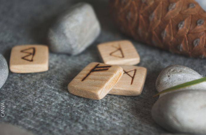 Foto de runas de madera