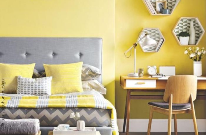Foto de una habitación con color amarillo
