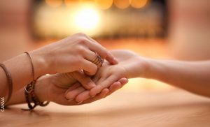 La cruz secreta en la mano, ¿cuál es su significado?