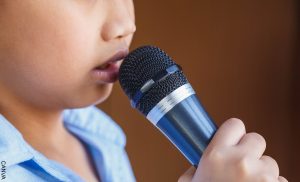 Niño es tendencia por su forma de cantar; ¡qué sentimiento!