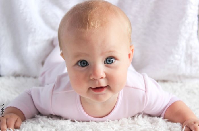 Foto de una niña bebé
