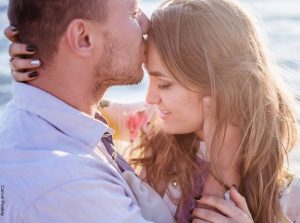 8 señales que delatan a un hombre enamorado