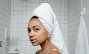 Dormir con el cabello mojado, ¿qué tan malo puede ser?