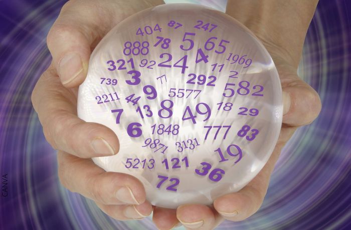 Ilustración de unas manos sosteniendo una bola con muchos números