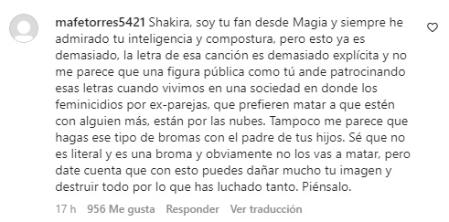 Screenshot del comentario donde critican a Shakira por usar una canción con un mensaje agresivo en su video
