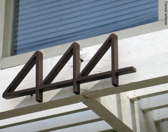 Foto de la dirección de una casa con el número 444 significado espiritual