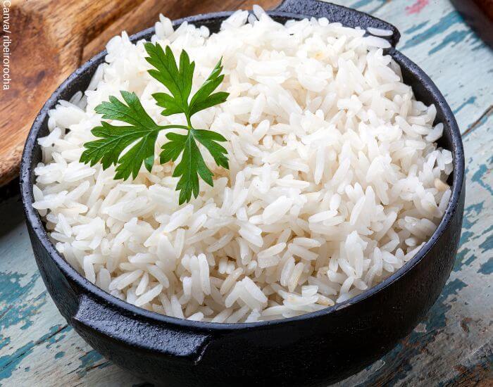 Foto de una olla con arroz cocido