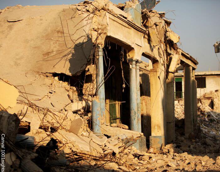 Foto de un edificio destruido después de un sismo para representar soñar con temblor