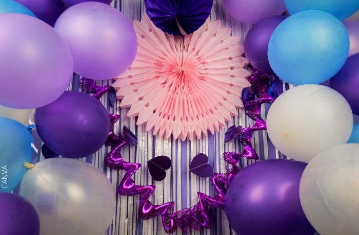 Foto de una habitación con globos