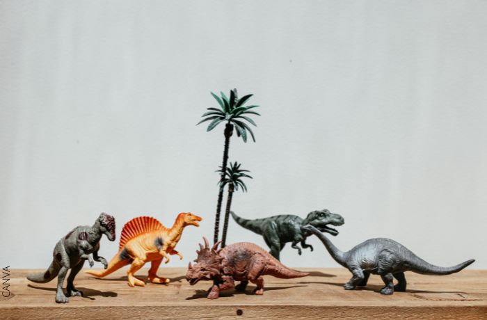 Foto de figuras de dinosaurios