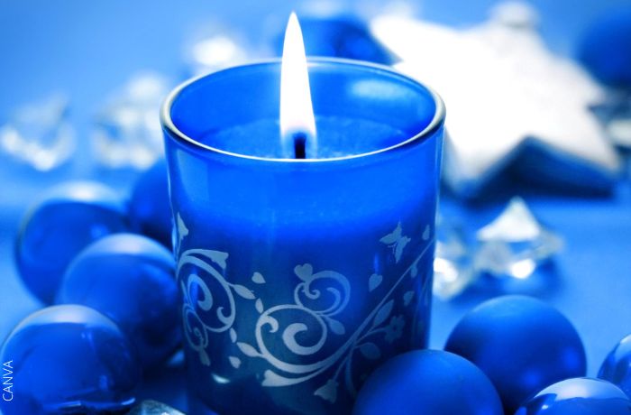 Foto de una vela azul