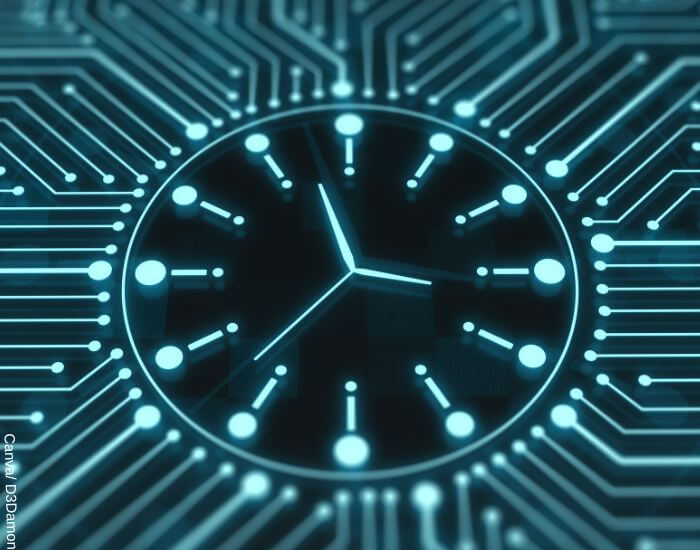 Foto del funcionamiento de un reloj digital con luces azules y fondo negro
