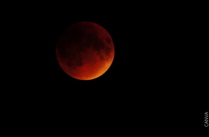 Foto de una luna roja
