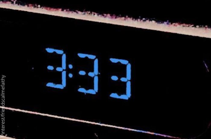 Foto de una reloj marcando la hora 3 33