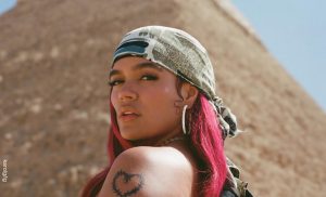 Revelan fotos de Karol G sin editar para la revista 'GQ'