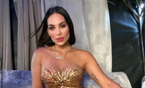Andrea Valdiri se mostró solo con una toalla. ¡Qué calor!