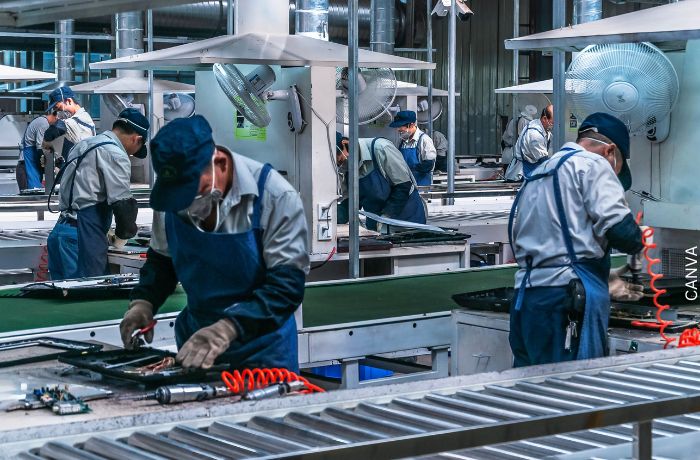 Foto de trabajadores en una fabrica