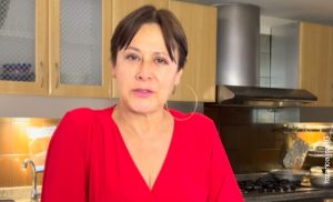 Alina Lozano paró en la raya a dos internautas. ¡Se les metió con la mamá!