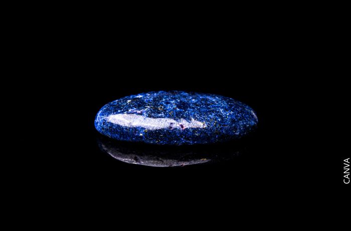 Foto de una piedra de lapislázuli