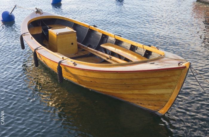 Foto de un barco de madera