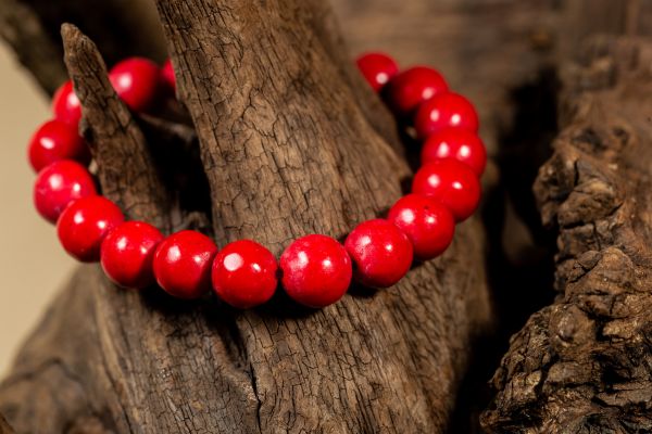 Por qué se debe usar una pulsera roja en la mano