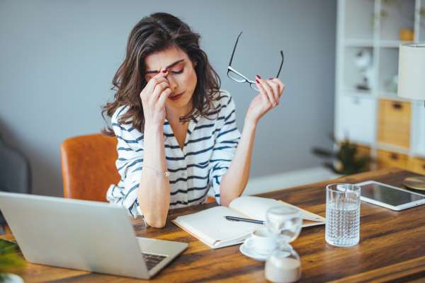 10 ejercicios de respiración para reducir el estrés laboral