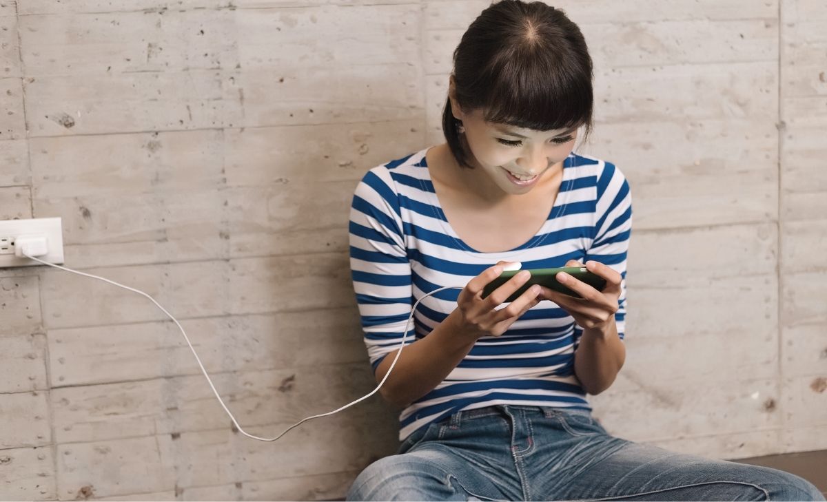 Qué pasa si se usa el celular mientras se carga