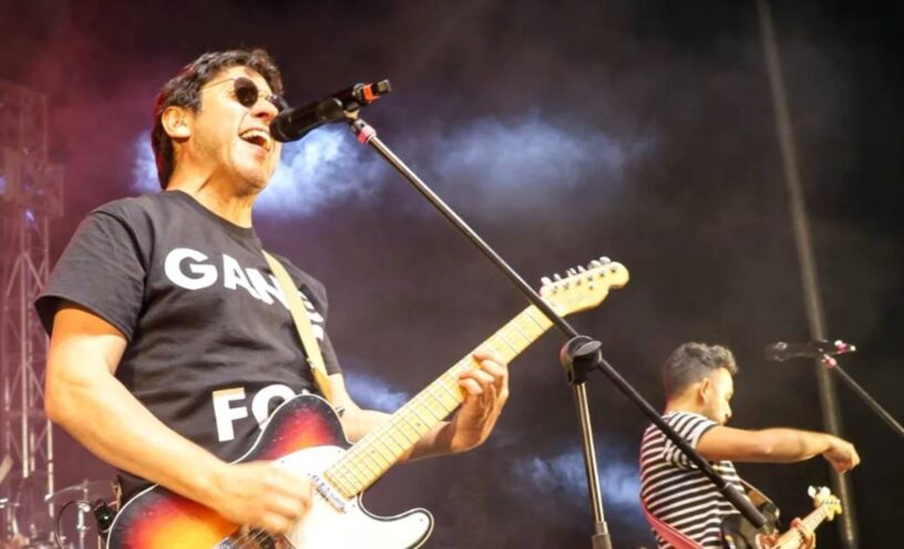 Claudio Narea de Los Prisioneros en el Concierto Rock y Pop 2024