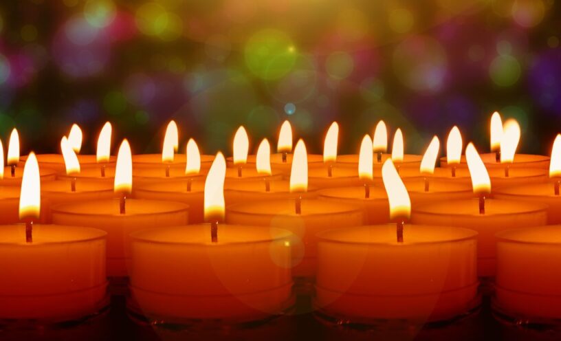 color de vela que debes encender el Día de Velitas para atraer el amor